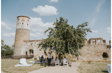 Wedding in Prague Zvířetice Castle